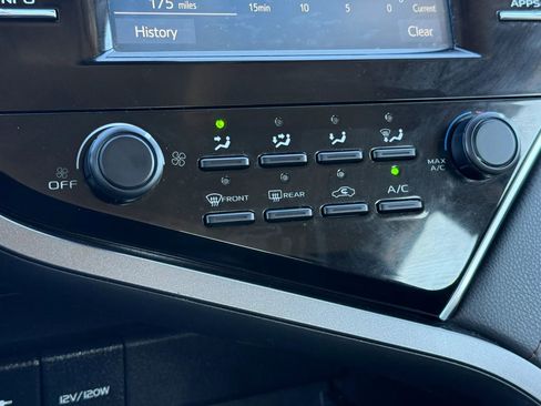 Used 2018 Toyota Camry LE image 35