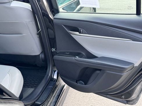 Used 2025 Toyota Camry SE image 28