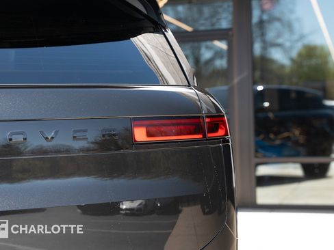 Used 2025 Land Rover Range Rover Sport Dynamic SE image 14