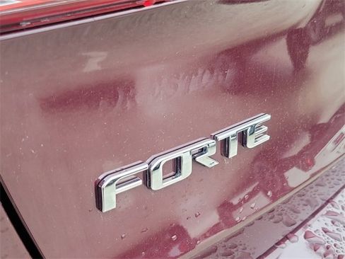 Used 2017 Kia Forte LX image 7