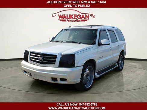 Used 2004 Cadillac Escalade AWD image 1