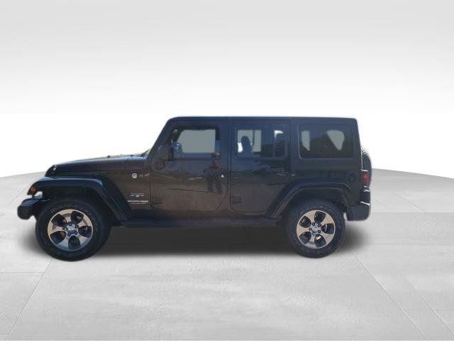 Used 2018 Jeep Wrangler Unlimited Sahara AWD/4WD image 6