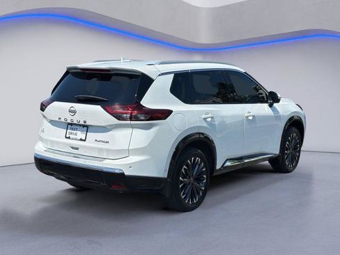 Used 2024 Nissan Rogue Platinum w/ Platinum Premium Package FWD image 3