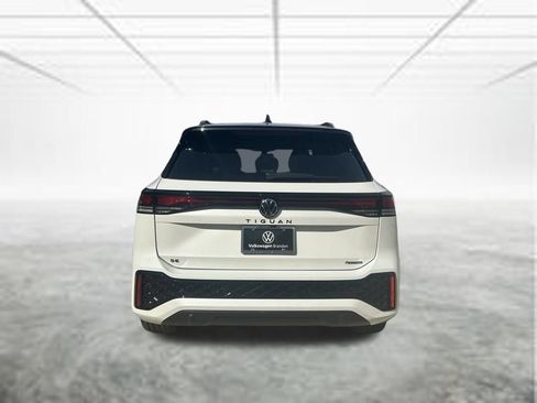 New 2026 Volkswagen Tiguan SE R-Line AWD/4WD image 4