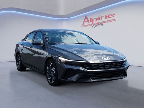 Used 2025 Hyundai Elantra Limited FWD image 7