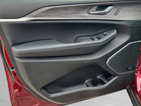 Used 2023 Jeep Grand Cherokee L Limited w/ Luxury Tech Group II image 23