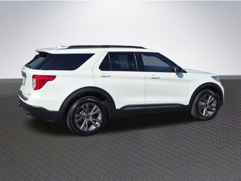 Certified 2023 Ford Explorer XLT w/ Equipment Group 202A image 4