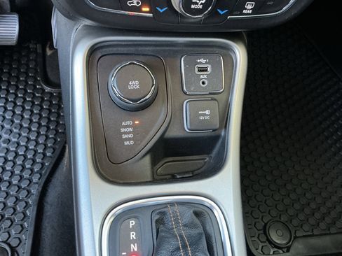 Used 2020 Jeep Compass Latitude w/ Cold Weather Group AWD/4WD image 30