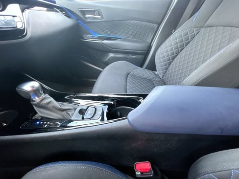 Used 2022 Toyota C-HR XLE FWD image 27