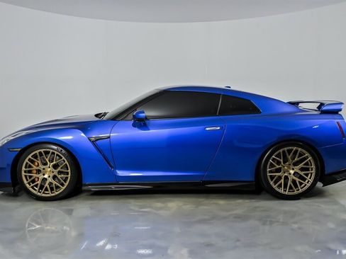 Used 2020 Nissan GT-R Premium AWD/4WD image 8