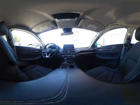 Used 2025 Nissan Altima 2.5 SV FWD image 43