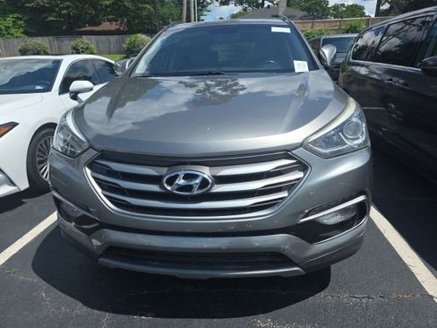 Used 2017 Hyundai Santa Fe Sport FWD image 2