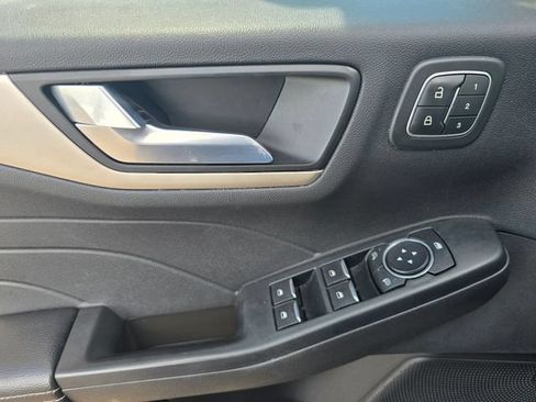 Used 2022 Ford Escape SEL w/ Technology Package FWD image 18