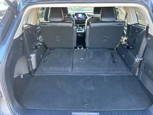 Used 2024 Toyota Highlander XLE image 8