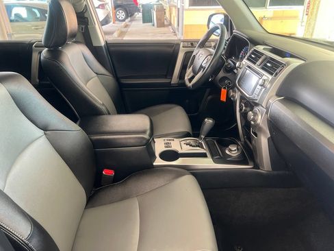 Used 2018 Toyota 4Runner SR5 Premium AWD/4WD image 19