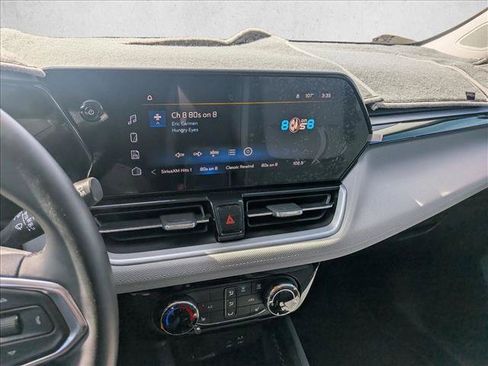 Used 2024 Chevrolet TrailBlazer LT w/ LT Cold Weather Package FWD image 13