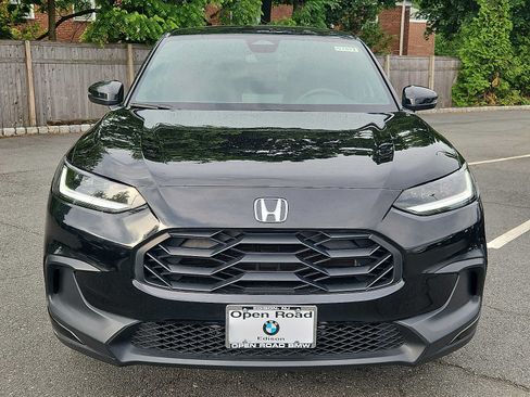 Used 2023 Honda HR-V Sport image 2