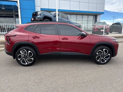 Used 2024 Chevrolet Trax RS w/ Sunroof Package image 6