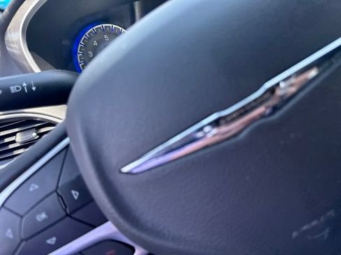Used 2025 Chrysler Pacifica Select FWD image 14