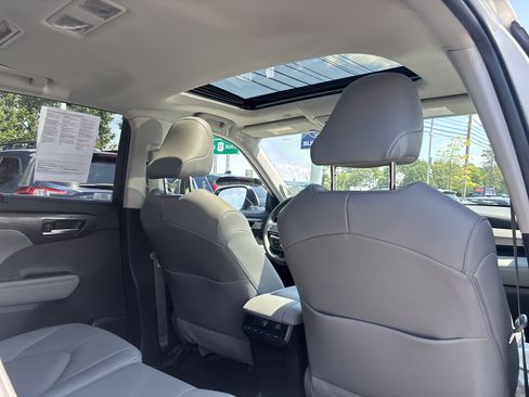 Used 2020 Toyota Highlander Limited AWD/4WD image 19