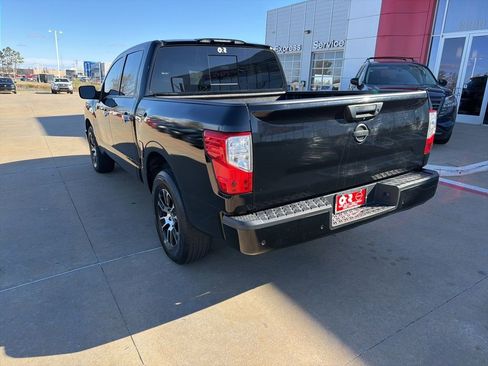 Used 2021 Nissan Titan SV AWD/4WD image 3