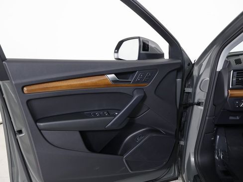 Used 2023 Audi Q5 2.0T Premium w/ Convenience Package image 21