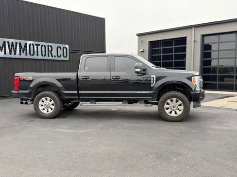 Used 2017 Ford F250 Lariat w/ Lariat Ultimate Package AWD/4WD image 3