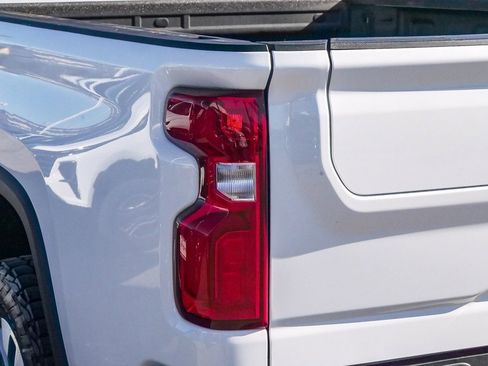 Used 2023 Chevrolet Silverado 2500 High Country w/ Safety Package II image 10