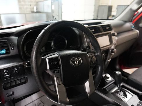 Used 2018 Toyota 4Runner SR5 AWD/4WD image 9