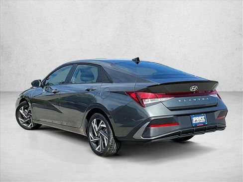 Used 2025 Hyundai Elantra Sport FWD image 13