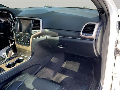 Certified 2017 Jeep Grand Cherokee Limited w/ Luxury Group II AWD/4WD image 17