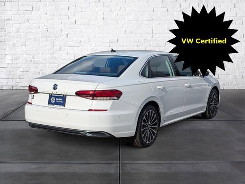 Certified 2022 Volkswagen Passat 2.0T image 7