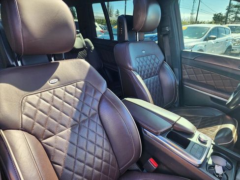 Used 2016 Mercedes-Benz GL 550 4MATIC image 32