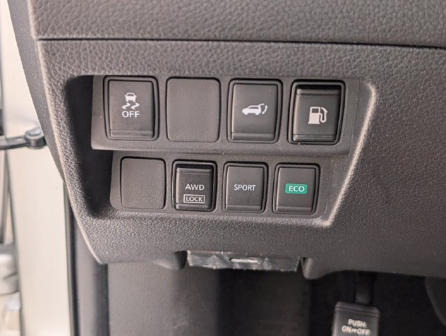 Used 2018 Nissan Rogue SV AWD/4WD image 21