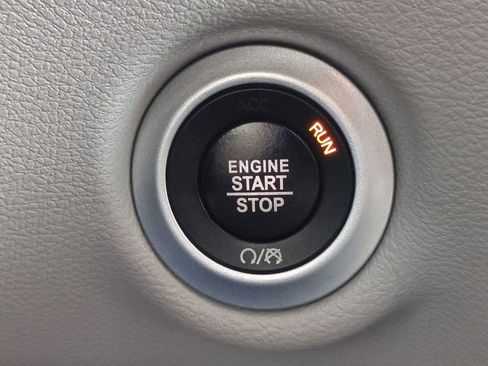 Used 2020 Chrysler Pacifica Touring-L image 28