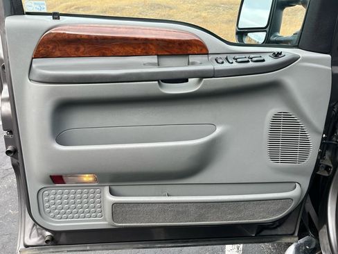 Used 2002 Ford F350 Lariat image 8