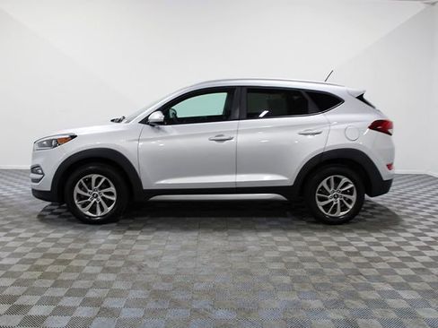 Used 2017 Hyundai Tucson SE AWD/4WD image 3