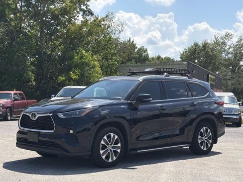 Used 2022 Toyota Highlander XLE FWD image 15