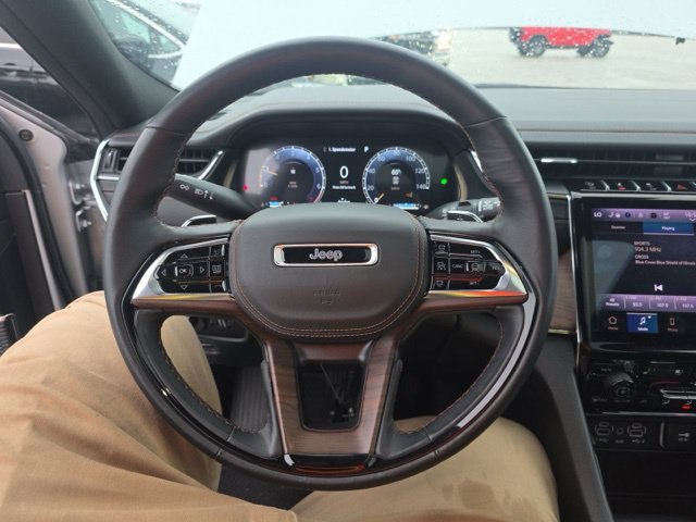 Used 2025 Jeep Grand Cherokee Summit w/ Obsidian Package AWD/4WD image 12