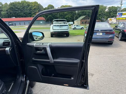 Used 2019 Toyota 4Runner Limited AWD/4WD image 21