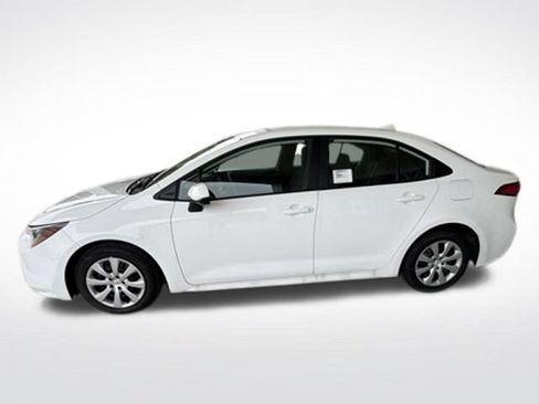 Used 2026 Toyota Corolla LE FWD image 3
