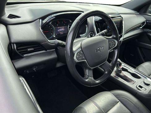 Used 2022 Chevrolet Traverse RS FWD image 9
