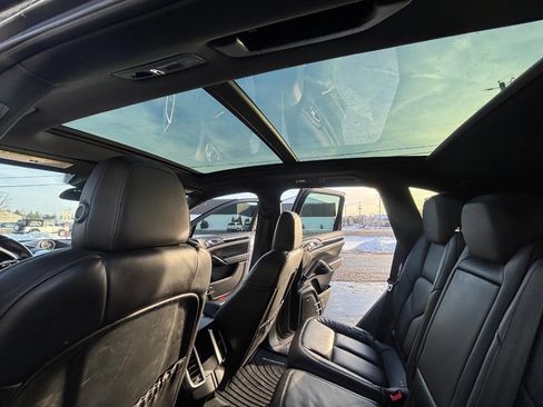 Used 2016 Porsche Cayenne S image 9