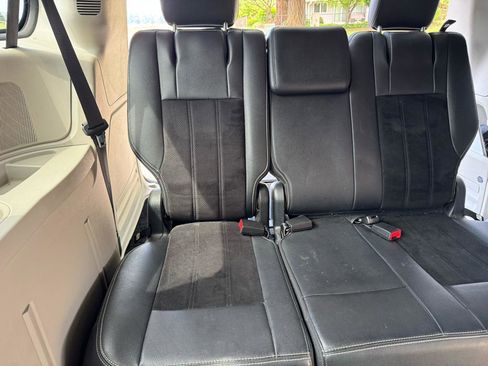 Used 2017 Dodge Grand Caravan SXT FWD image 18