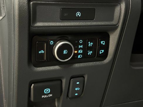 Used 2025 Ford F150 Lariat AWD/4WD image 35