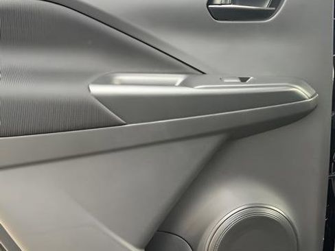 Certified 2025 Nissan Kicks Play S image 31