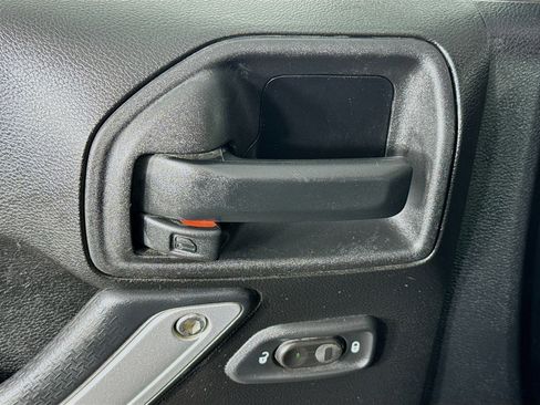 Used 2014 Jeep Wrangler Unlimited Sahara image 21