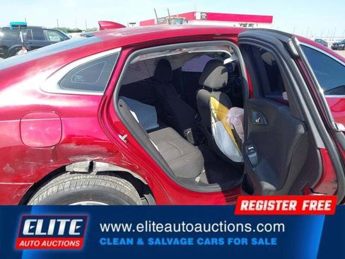 Used 2018 Chevrolet Malibu LT FWD image 16