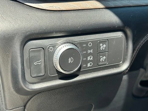Used 2020 Ford Explorer Platinum w/ Premium Technology Package AWD/4WD image 28