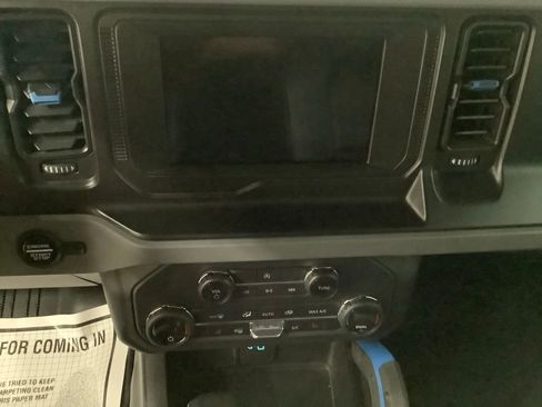 Used 2023 Ford Bronco Black Diamond AWD/4WD image 16